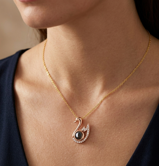 COLLAR EN FORMA DE CISNE
